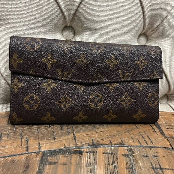 Louis Vuitton Handbags - - Pre-Owned Louis Vuitton Monogram Canvas Wallet & Checkbook Set